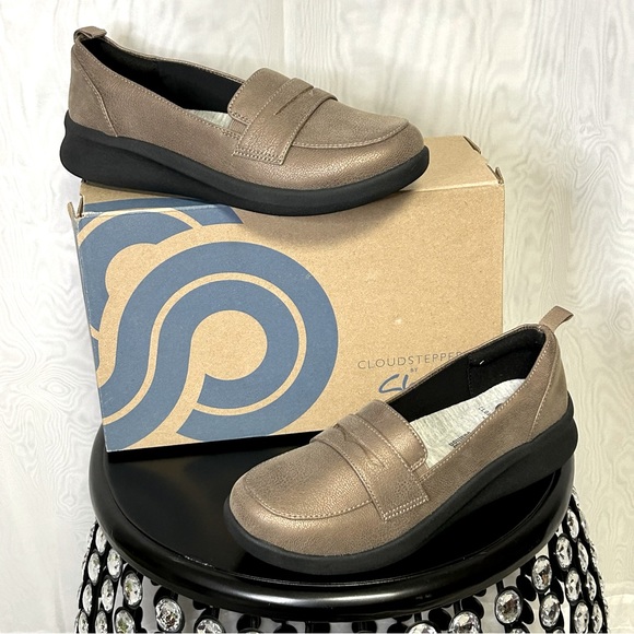 clarks cloudsteppers loafers